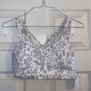 lululemon free to be serene bra, size 6, gray and white, new with tags!